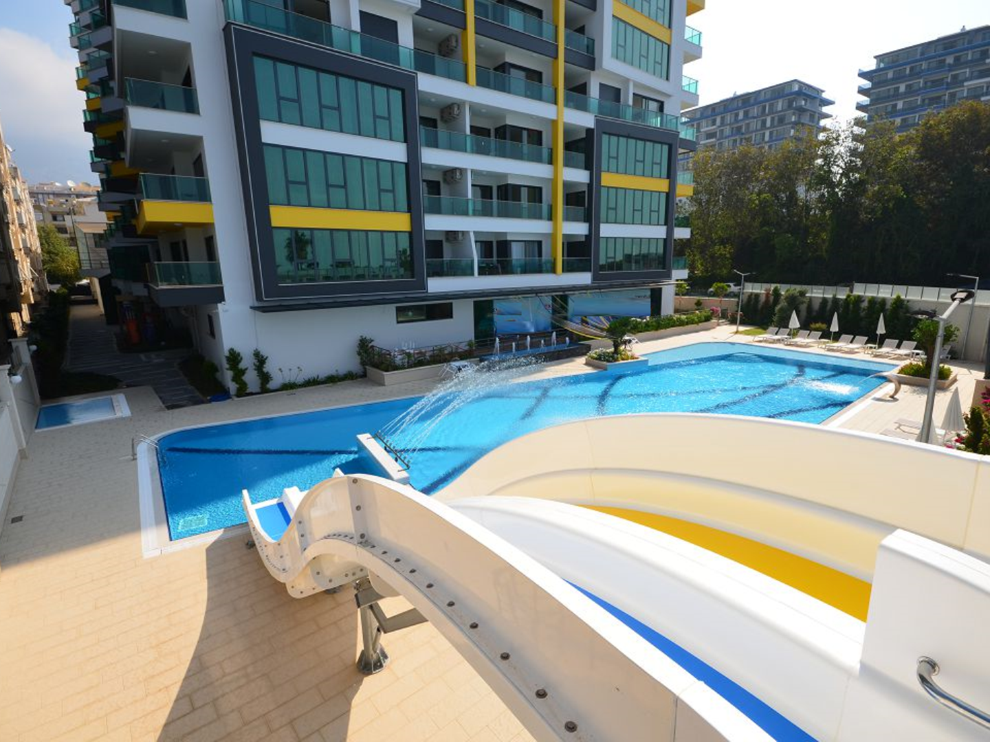 Alanya Real Estate Beachfront Furnished 3 Room Apartment For Sale In Mahmutlar Alanya 01